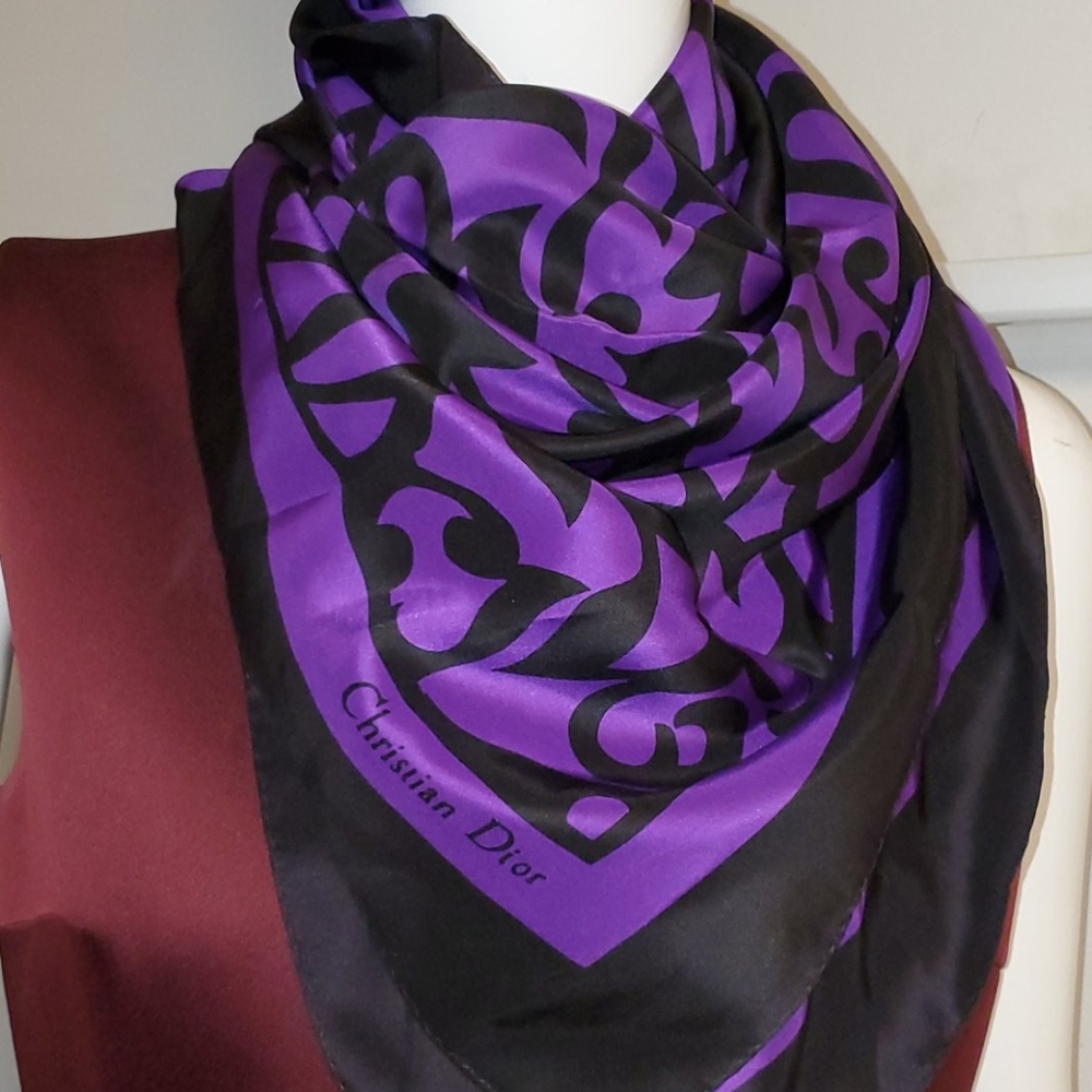 Christian Dior Ladies Slik Scarf. - Picture 3 of 16